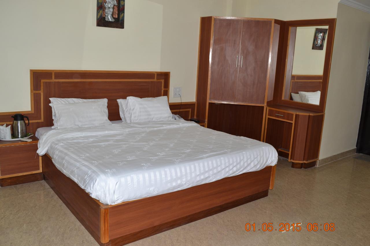 Capital O 4747 Imperial Hotel Katra Katra  Bagian luar foto